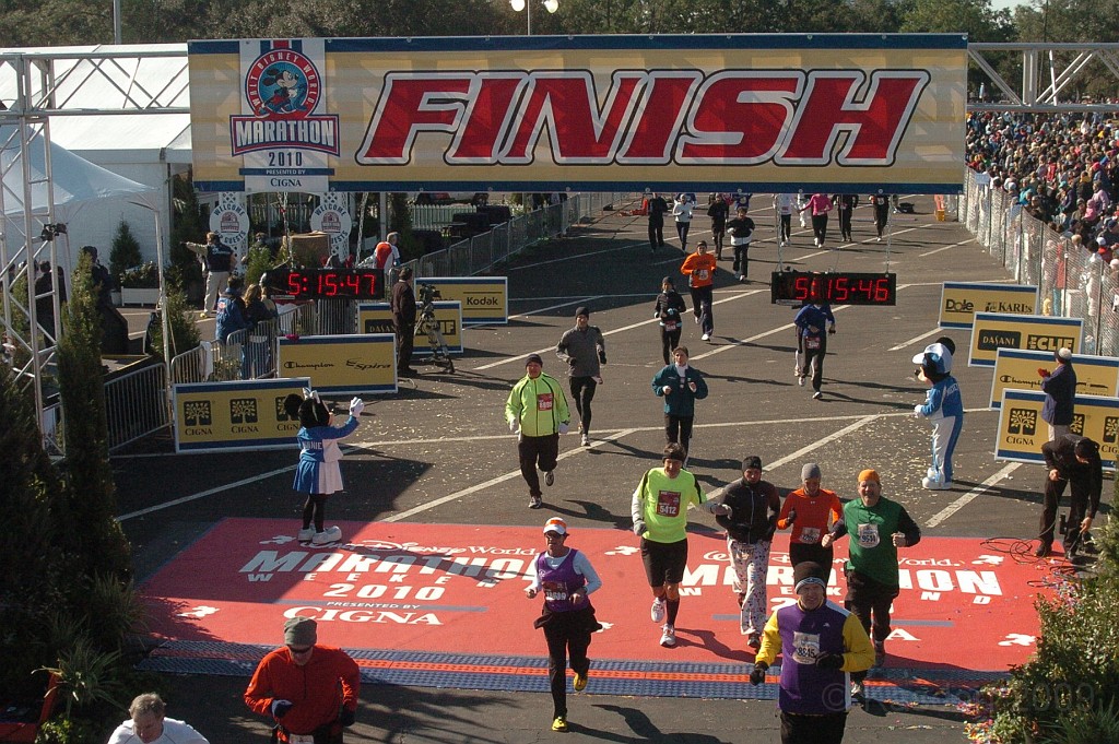 Disney 2010 D2 2065.jpg